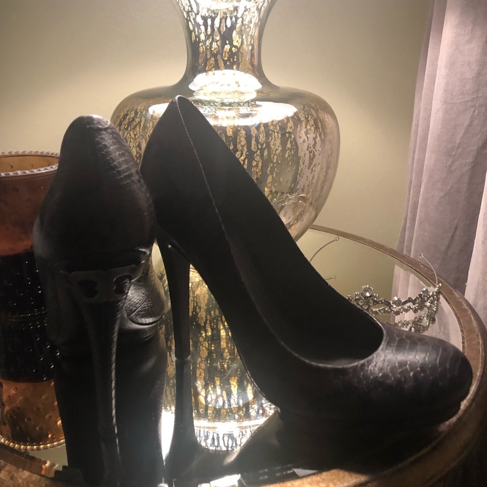 Tory Burch Jude Snake Skin stilettos. 🔥